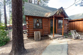 Just The Two Of Us- Hot Tub- Walk To Golf and Zoo Central Cabin